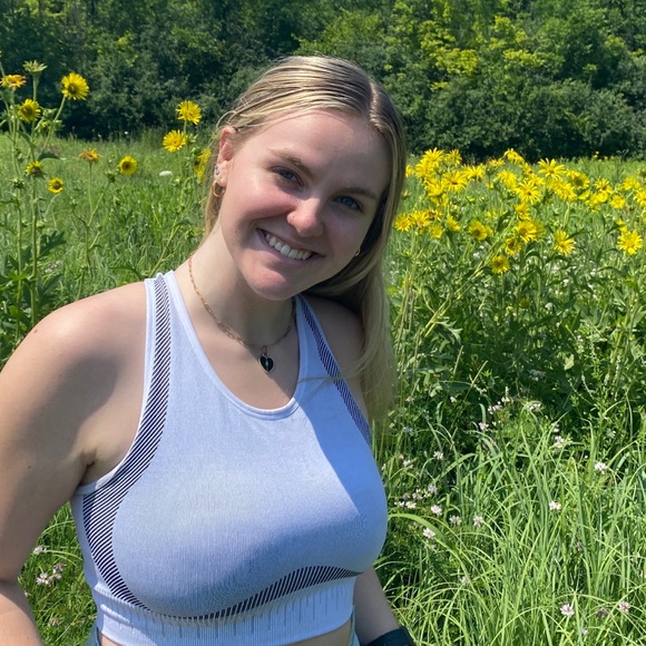 Meet your Posher, Makayla - Picture 1 of 1